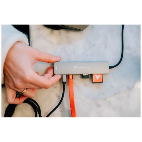 Adapter Hub Verbatim HDMI/USB-C 3.2/USB-C/2xUSB-A 3.2/SD/microSD aluminiowy 32158