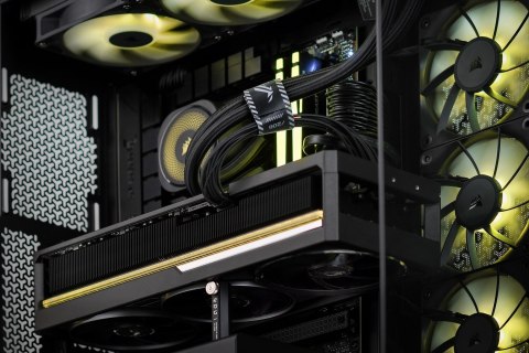 Actina iCUE 7800X3D/32GB/2TB/RTX5070Ti/850W