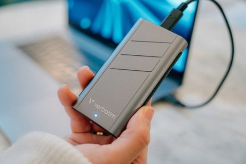 SSD Zewnętrzny Verbatim TurboMetal SSD, 32022, 2000GB, Nero Backup, Srebrny, w zestawie kabel USB-C 20 cm, M.2, 2000 MB/s-R, USB