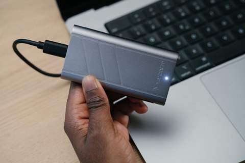 SSD Zewnętrzny Verbatim TurboMetal SSD, 32022, 2000GB, Nero Backup, Srebrny, w zestawie kabel USB-C 20 cm, M.2, 2000 MB/s-R, USB