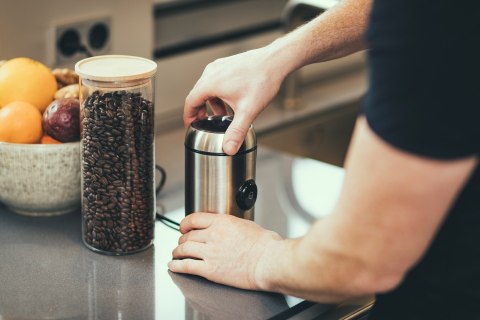 SEVERIN MŁYNEK DO KAWY I PRZYPAW INOX, POJEMNOŚĆ 50 G, ZWIJACZ KABLA, 2 NOŻE ZE STALI NIERDZEWNEJ, MOC 150W KM3879