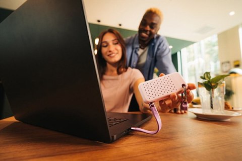 SSD Zewnętrzny Verbatim Pocket SSD letní edice, 32323, 2000GB, fioletowy, w zestawie 2 gumowe osłony, USB C