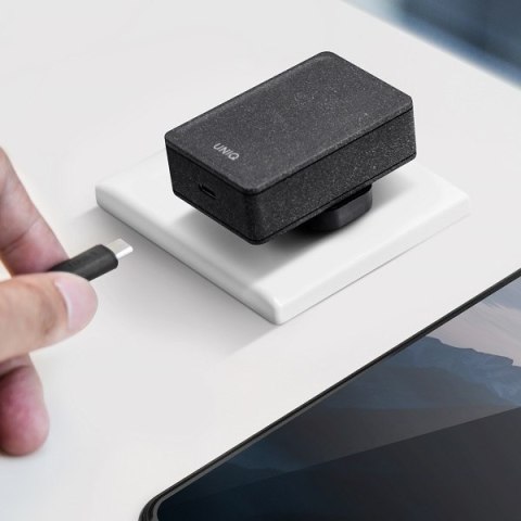 UNIQ Ładowarka siec. Versa Slim USB-C PD 18W + kabel USB-C na USB-C czarny/charcoal black (LITHOS Collective)