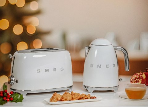 Toster SMEG biały model TSF01WHEU