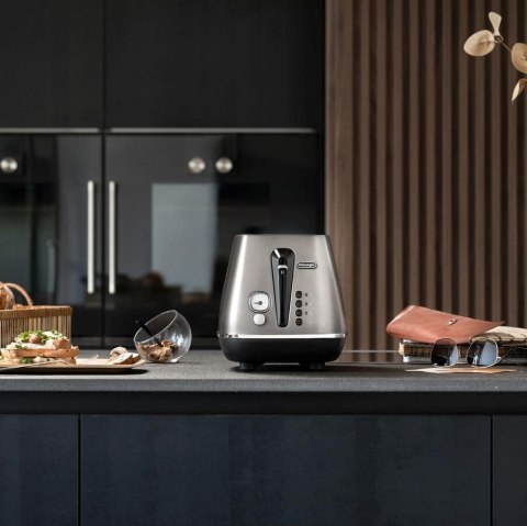 Toster elektryczny DeLonghi Distinta CTIN2103.TB