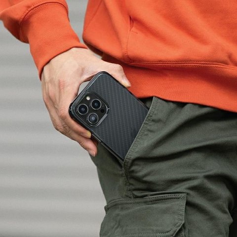 UNIQ etui Combat iPhone 14 Pro 6,1" czarny/carbon black