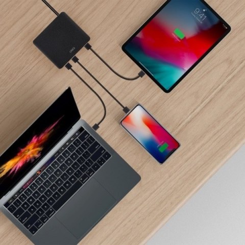 UNIQ Ład. siec. HUB Surge Mini 100Wczarny/charcoal black 2xUSB Quick Charge 3.0 + 2xUSB-C PD 3.0 (LITHOS Collective)