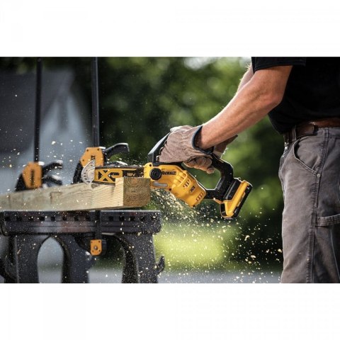 Akumulatorowa pilarka łDeWalt DCMPS520N 18V XR 20cm