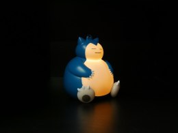 TF POKEMON LIGHT-UP FIGURE WITH HANDSTRAP - SNORLAX 9 CM